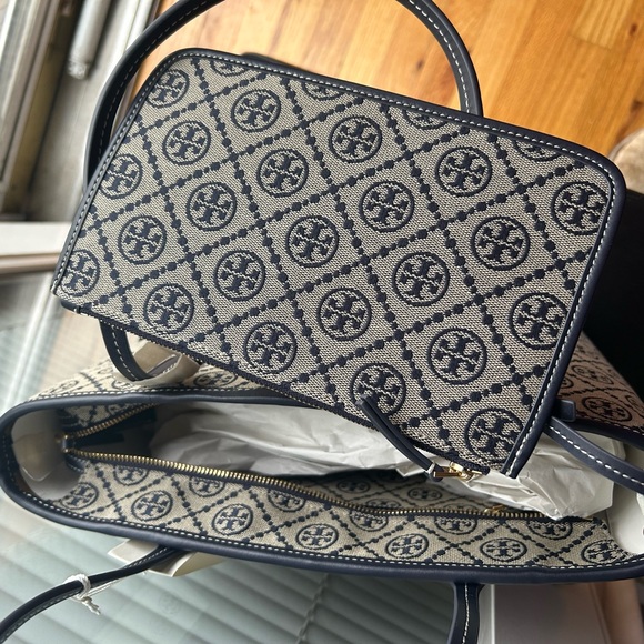 TORY BURCH T MONOGRAM ZIP TOTE - Picture 14 of 16